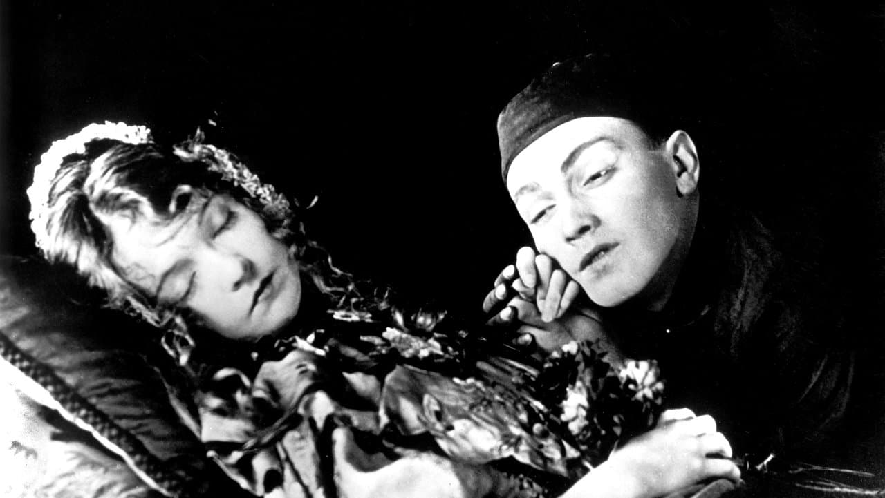 Le Lys brisé backdrop