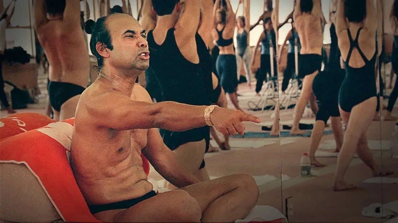 Bikram : Yogi, gourou, prédateur backdrop